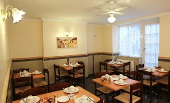 Elmwood Hotel