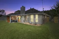 Beautiful Home with Amazing Back Patio.  3Br / 2BTH - Sleeps 8. - 3-Star
