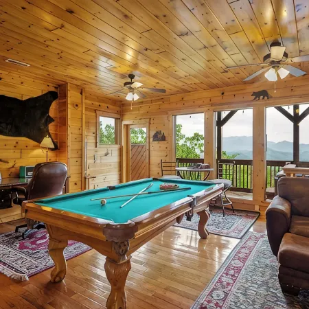 Pigeon Forge 2 King Bedroom Cabin! Stunning Mtn View! Hot Tub! Game Room!