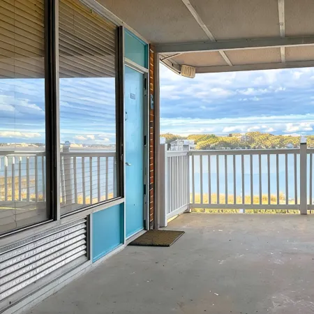 Bogue Shores Studio - Sound Front Porch and Beach Access All-in-One!