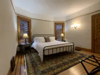 Exceptional new listing Decorah Craftsman Bungalow - โฮมสเตย์