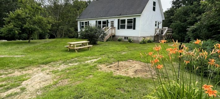 Stretch and Space Out on 40 Acres Hotéis em Androscoggin County