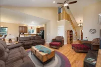 Three Suites Lodge, Full Private Bathrooms! - Wifi