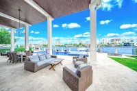 Waterfront Gem! Heated Pool+HotTub! Close 2 Beach! - 4-Sterne