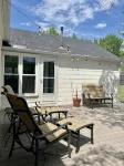 Charming Corner. 1 Block from Tulsa Expo! Big Yard. Dog Friendly! - 홈스테이