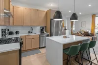 Huge & Cozy 3Br3BA Lux Penthouse+Roofdeck! Quick Path Access to NYC Manhattan - 4-Star
