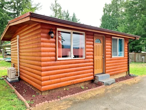 Lake Nahwatzel Resort, Cabin #2, Shared Dock just steps away! Now with WIFI! - 3-Star