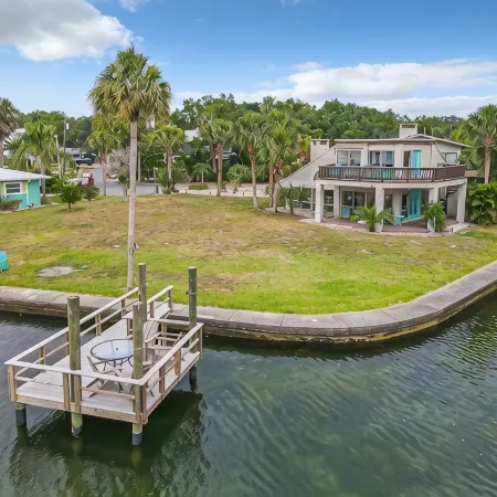 Sept Blow Out Sale! 4 Bedrooms, Decks 2 Docks, 400FT of Shore. Trailer Parking