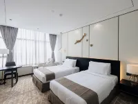 Ease Hotel โรงแรมใกล้วัดอาทุมาชิ