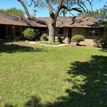 Charming 4-bedroom house with WiFi and “stock tank” pool in beautiful Georgetown