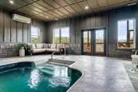 Huge Pool Cabin with Spectacular Views - Last Minute Discounts! - مسبح خاص