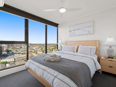 Immaculate Top Floor Views! 2Bed/2Bath/1Car/Pool
