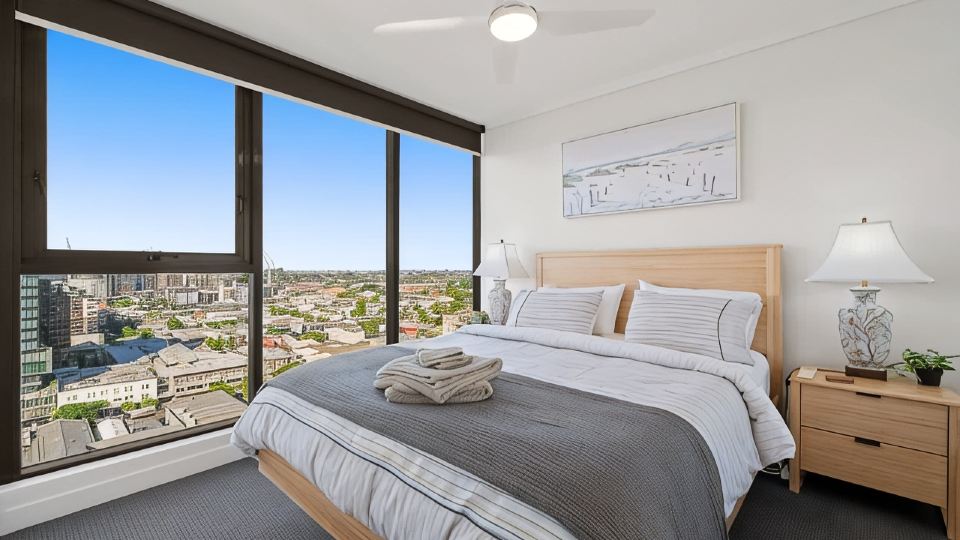 Immaculate Top Floor Views! 2Bed/2Bath/1Car/Pool