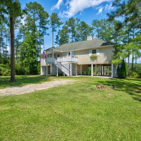 Waterfront. Private Dock for Boat. Pet-friendly. 10 mins to Downtown Oriental.