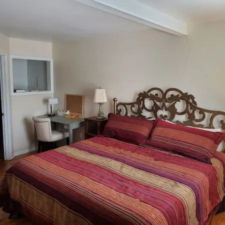 Cozy home short walk to Old Town Arvada, parks, dinning and shopping
