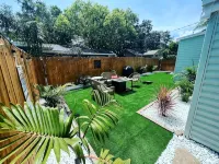 The Bungalow on Betty - 2-Star