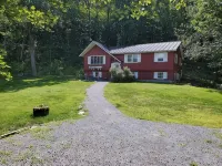 Perfect Lake or Mountain Getaway Less Than 5 Minutes Away - Homestays