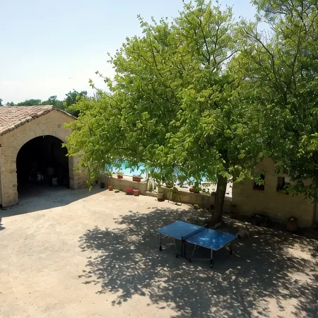 Uzès: superb gîte in a Provencal farmhouse 700m from the town center