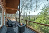 Deer Haven Cabin, Stunning Mtn Views, Hot Tub+Fire Table+Grill, Game Room, WiFi! - Chalets