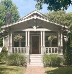 Stylish Family/Pet Friendly Cottage in Coveted Clark Park with Fenced In Yard - مطابخ