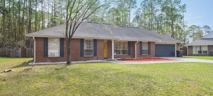 Yellow Door Lodge! Hotels in Hinesville