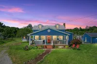 Rustic Farmhouse with Pool/hot tub/fire pits/6.5 acres Mountain Views - Mountain view