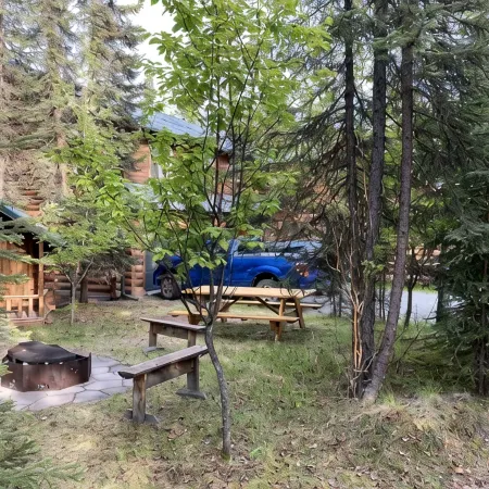 Kenai riverfront log cabin, perfect for fishing, close to town