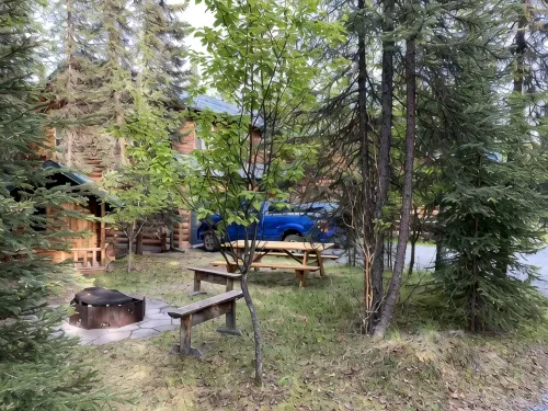 Kenai riverfront log cabin, perfect for fishing, close to town - Alphydda