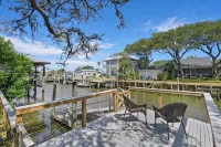 Coral Moon House-2 Kitchens, Fish, Kayak, Walk to Beach, Lots of Parking - 3-Star
