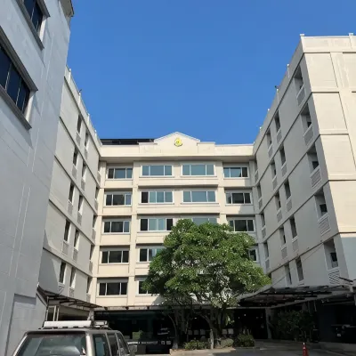 Royal Panerai Hotel Chiangmai Hotels near Khamthiang Flower Market