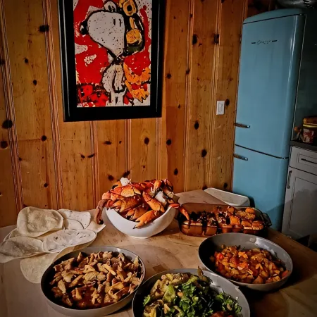 Sundog Cottage - Clean & Cozy - EV - Walk to Food & Beach - Fenced Yard for Dog