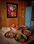 Sundog Cottage - Clean & Cozy - EV - Walk to Food & Beach - Fenced Yard for Dog - Wifi