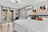 Family Fun/5 Min Airport & Beach/Jacuzzi, BBQ/Kids Pool,Ping Pong /Solar Panels - Private Pools
