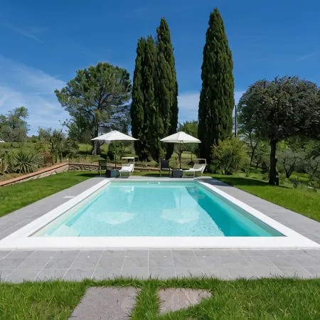Villa in Gambassi with pool, A/C, village and restaurant at walking distance,