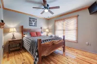 Deer Haven Cabin- Hot Tub • Game Room • Outdoor Fireplace - Wi-Fi