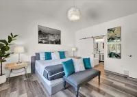 Luxury 6Br |Hot Tub |Private Pickleball |Sleeps 15 - WiFi