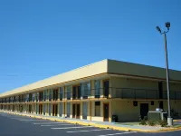 Days Inn by Wyndham Madison - parking