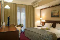 Avalon Airport Hotel Thessaloniki - piscina