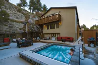 Silver Moon Inn - parking