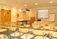 Parra Hotel & Suites - parking