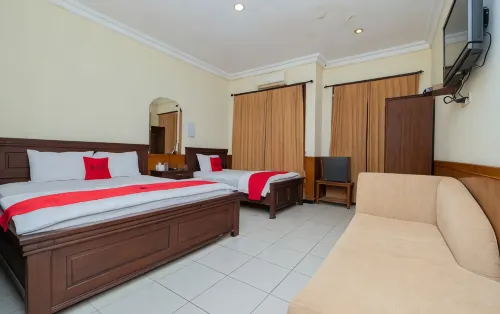 RedDoorz Near Bojonegoro Train Station - Wifi