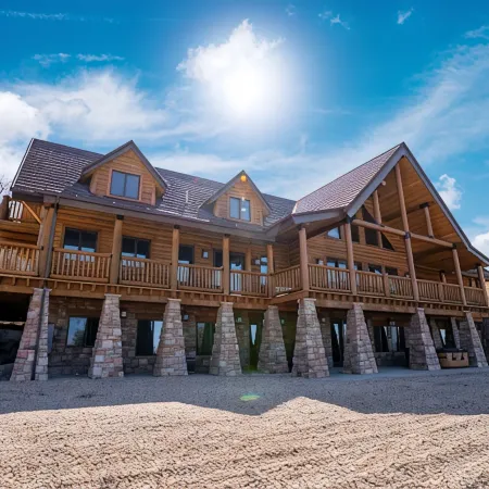 Luxurious Mountain Lodge