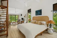 Top floor 1BR with AC, beach gear, lanai, and mountain views. Walk to the beach! - Mountain view