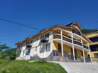 Hilltop Mestia - Parking