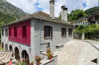 Villa Paroraia Hotels near Vradeto Steps