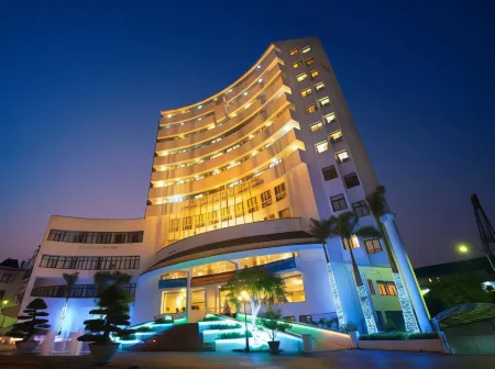 Cwd Hotel Отели рядом с достопримечательностью «Мавзолей Хо Ши Мина»