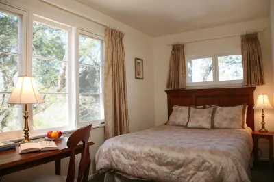 Ojai Retreat & Inn Hotels near Krishnamurti Center