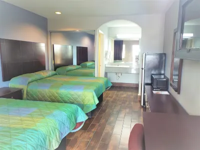 Luxury Inn Hotels in Channelview