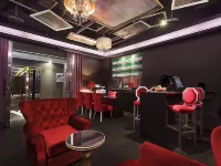 FX Hotel (Taipei Nanjing East Road) Отели рядом с достопримечательностью «Торговый центр Syntrend»