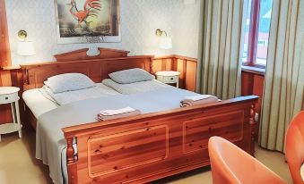 Nymans Bed & Breakfast - Housity